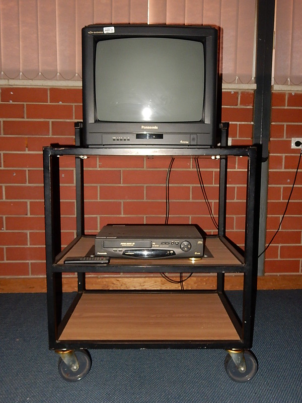 Picture of a tv and vhs deck for a classroom setup.