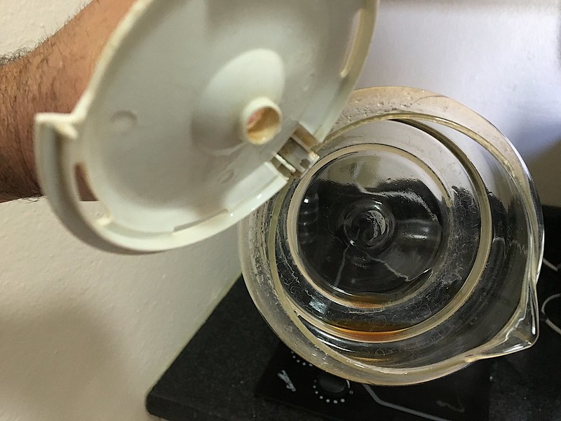 Image of an empty coffee pot.