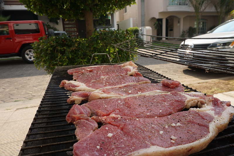 Steaks (peinicillo) on the charcoal grill.